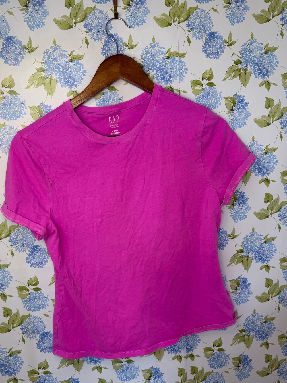 GAP Short Sleeve Crewneck Tee in Fuchsia Pink